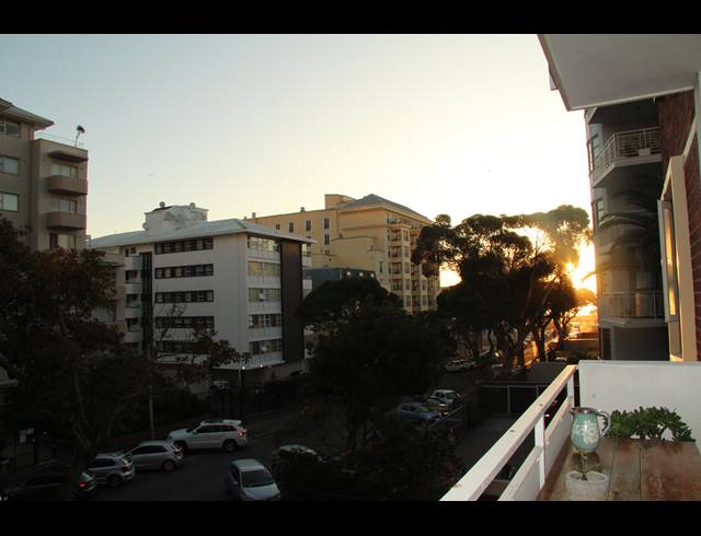 2 BEDROOM APARTMENT TO LET IN SEA POINT